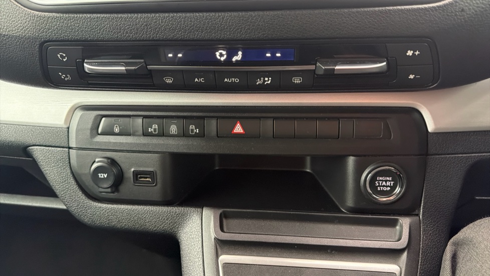 Vauxhall Vivaro Life 100kW Ultimate L 50kWh 5dr Auto Electric Estate - Image 33