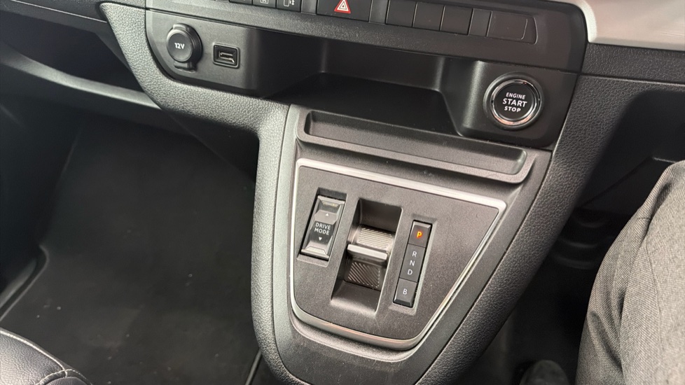 Vauxhall Vivaro Life 100kW Ultimate L 50kWh 5dr Auto Electric Estate - Image 34