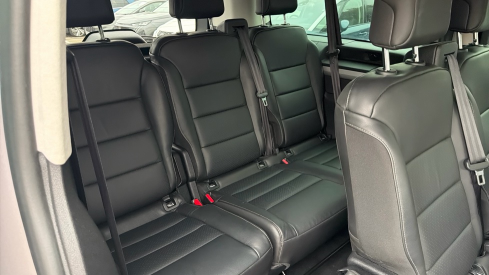 Vauxhall Vivaro Life 100kW Ultimate L 50kWh 5dr Auto Electric Estate - Image 43