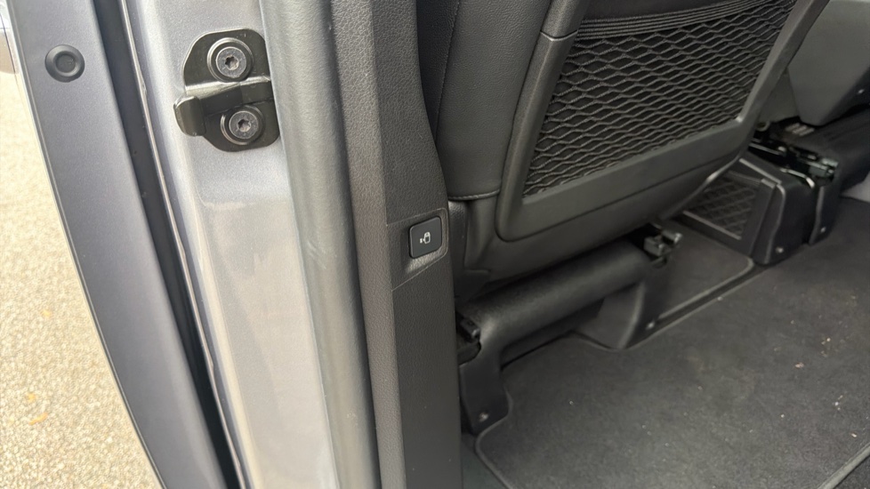 Vauxhall Vivaro Life 100kW Ultimate L 50kWh 5dr Auto Electric Estate - Image 45