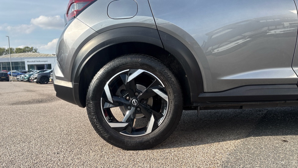 Nissan Juke 1.6 Hybrid N-Connecta 5dr Auto Hybrid Hatchback - Image 7