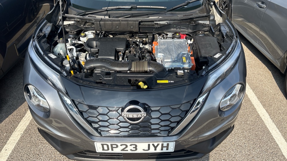 Nissan Juke 1.6 Hybrid N-Connecta 5dr Auto Hybrid Hatchback - Image 8