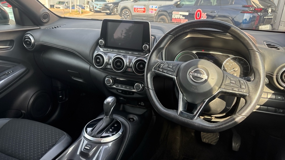 Nissan Juke 1.6 Hybrid N-Connecta 5dr Auto Hybrid Hatchback - Image 11