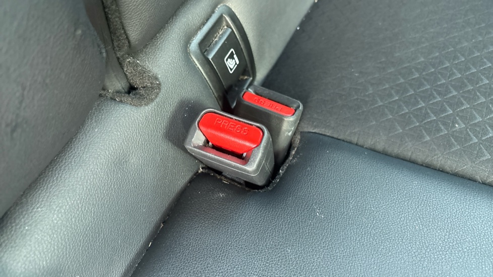 Nissan Juke 1.6 Hybrid N-Connecta 5dr Auto Hybrid Hatchback - Image 17