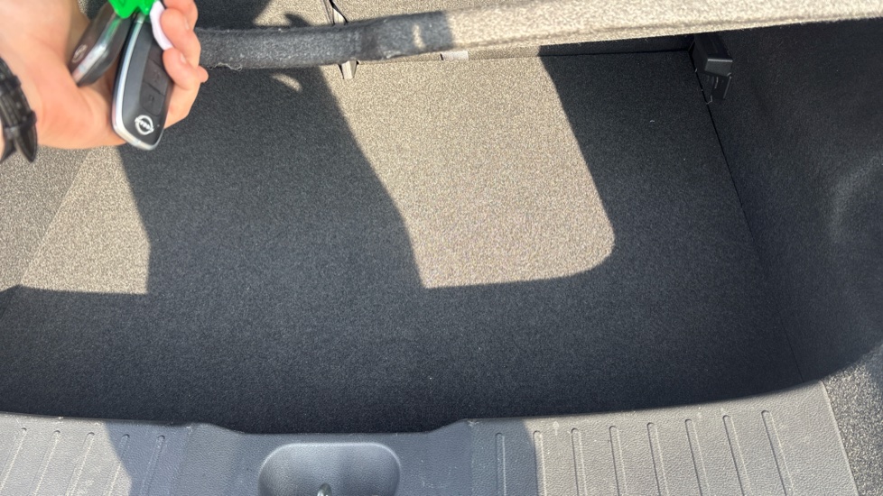Nissan Juke 1.6 Hybrid N-Connecta 5dr Auto Hybrid Hatchback - Image 21