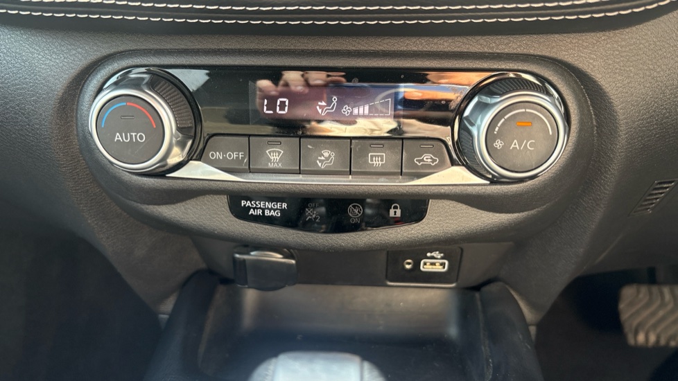 Nissan Juke 1.6 Hybrid N-Connecta 5dr Auto Hybrid Hatchback - Image 28