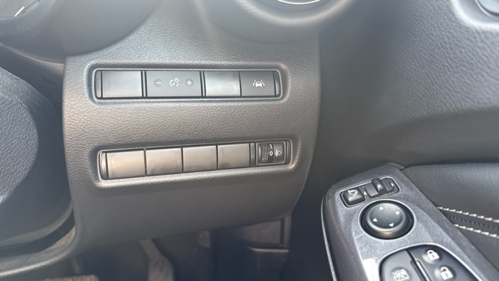 Nissan Juke 1.6 Hybrid N-Connecta 5dr Auto Hybrid Hatchback - Image 34
