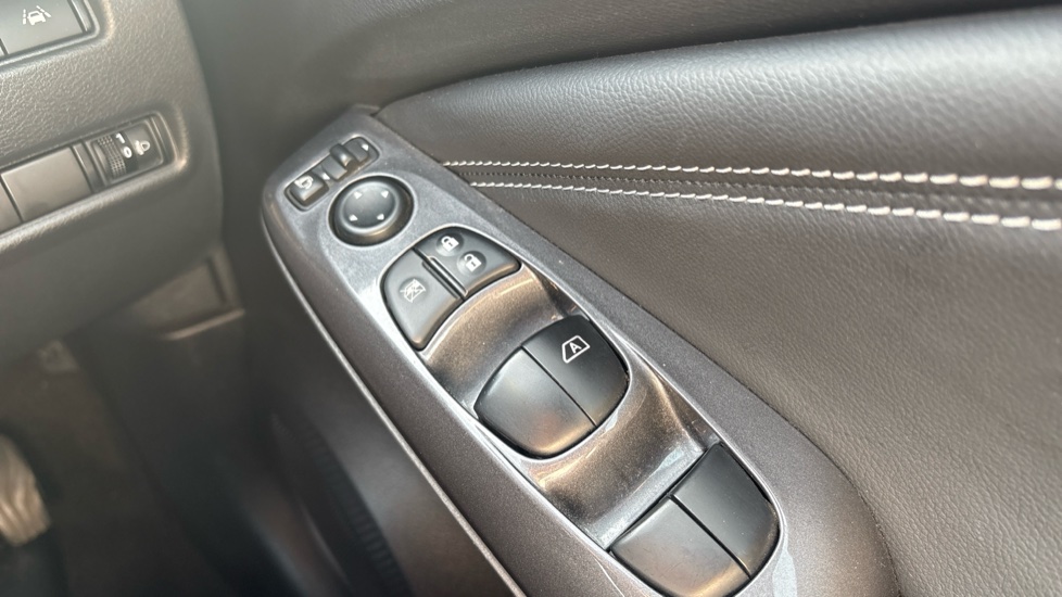 Nissan Juke 1.6 Hybrid N-Connecta 5dr Auto Hybrid Hatchback - Image 35