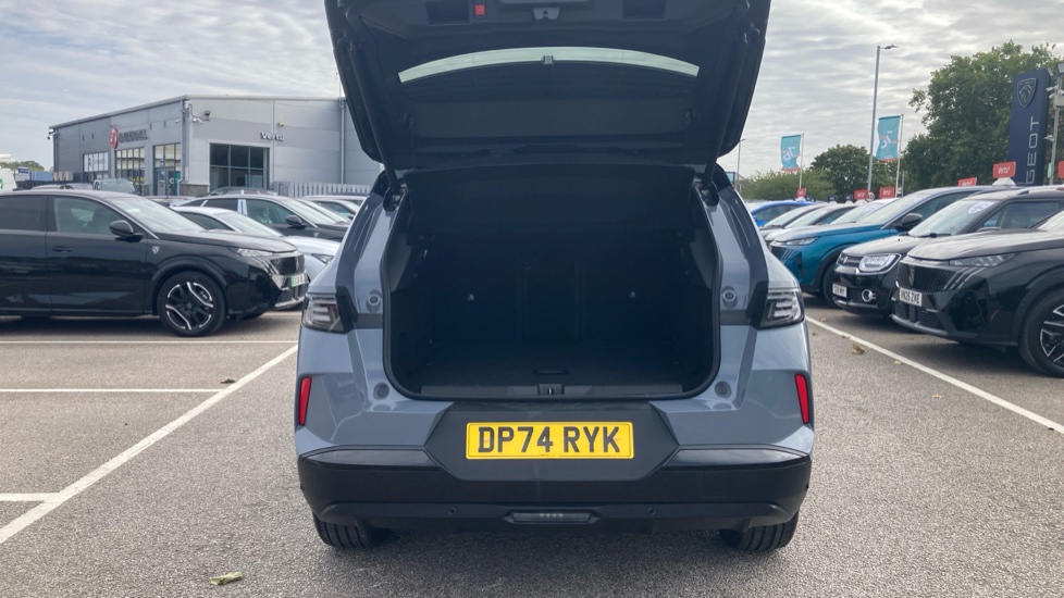 Vauxhall Grandland 1.2 Hybrid [136] Ultimate 5dr e-DCT6 [Pan Roof] Petrol Hatchback - Image 4