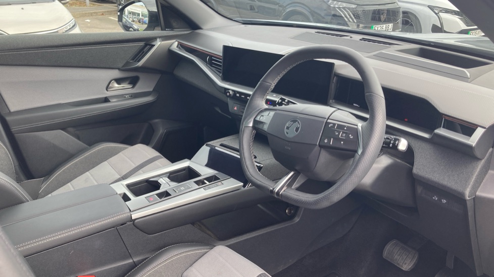Vauxhall Grandland 1.2 Hybrid [136] Ultimate 5dr e-DCT6 [Pan Roof] Petrol Hatchback - Image 11