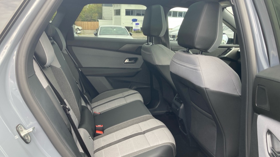 Vauxhall Grandland 1.2 Hybrid [136] Ultimate 5dr e-DCT6 [Pan Roof] Petrol Hatchback - Image 16