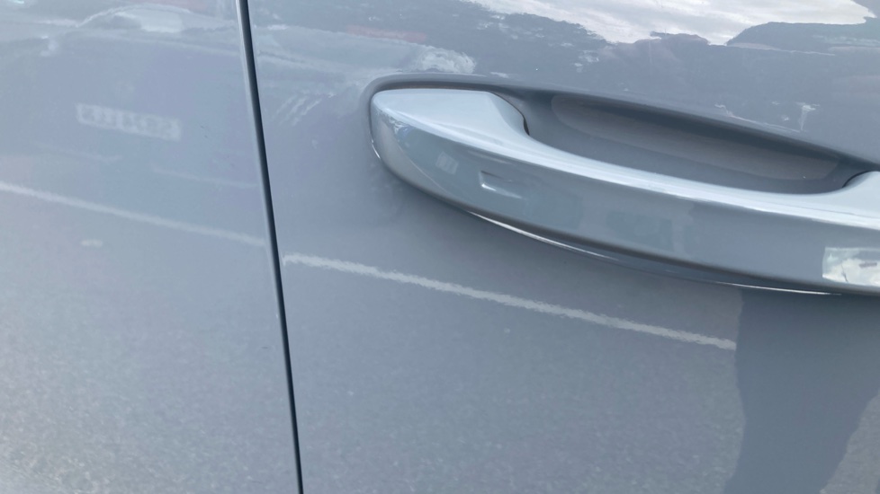 Vauxhall Grandland 1.2 Hybrid [136] Ultimate 5dr e-DCT6 [Pan Roof] Petrol Hatchback - Image 28