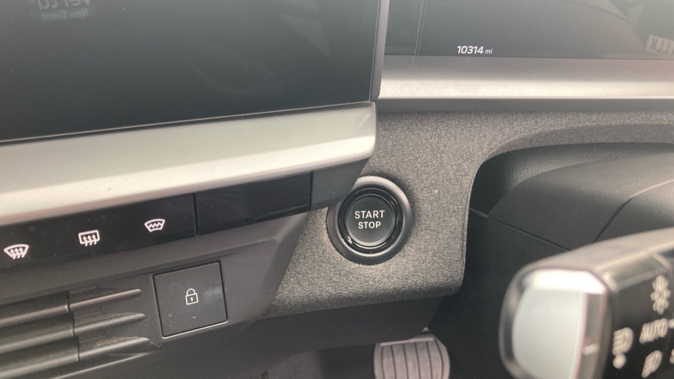 Vauxhall Grandland 1.2 Hybrid [136] Ultimate 5dr e-DCT6 [Pan Roof] Petrol Hatchback - Image 36