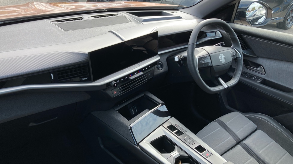 Vauxhall Grandland 1.2 Hybrid [136] Ultimate 5dr e-DCT6 [Pan Roof] Petrol Hatchback - Image 9