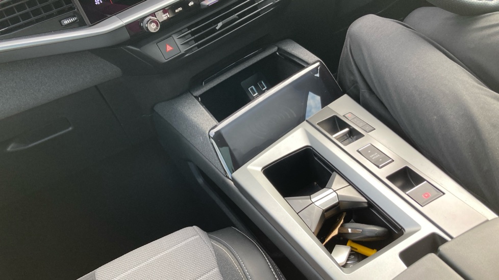Vauxhall Grandland 1.2 Hybrid [136] Ultimate 5dr e-DCT6 [Pan Roof] Petrol Hatchback - Image 13