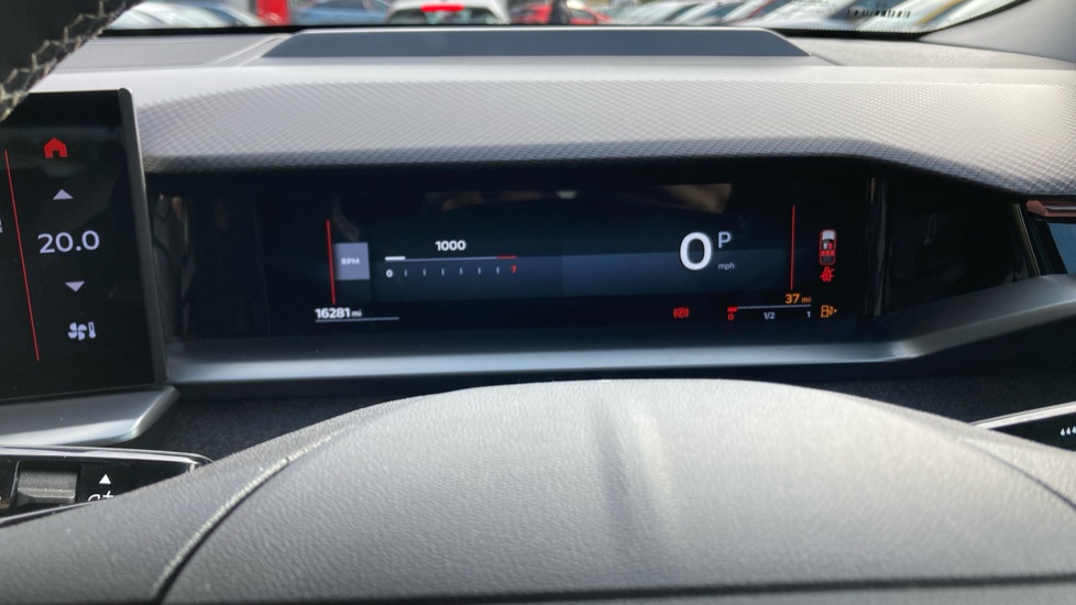Vauxhall Grandland 1.2 Hybrid [136] Ultimate 5dr e-DCT6 [Pan Roof] Petrol Hatchback - Image 18