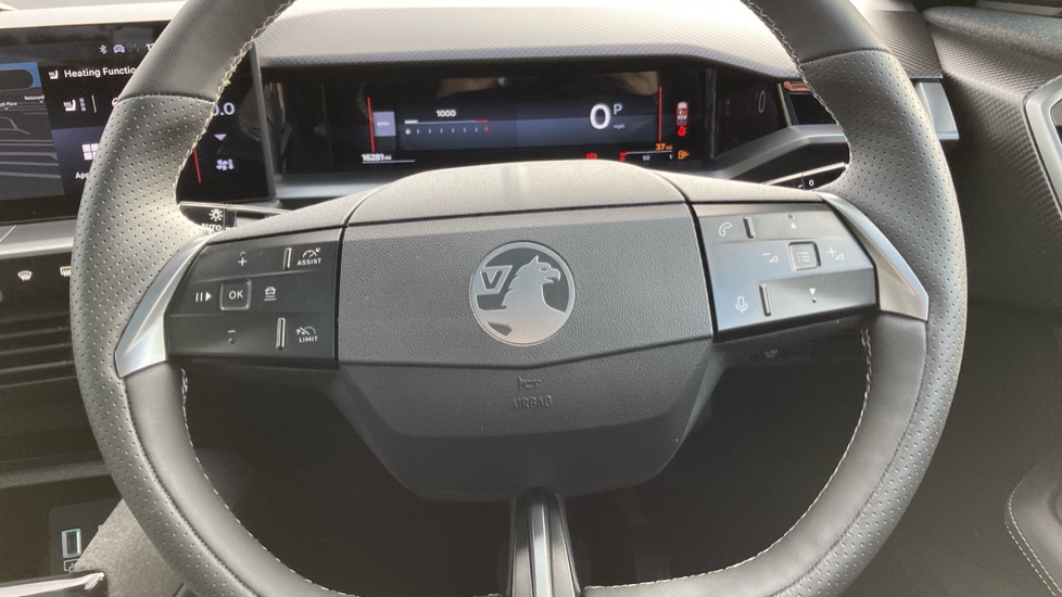 Vauxhall Grandland 1.2 Hybrid [136] Ultimate 5dr e-DCT6 [Pan Roof] Petrol Hatchback - Image 24