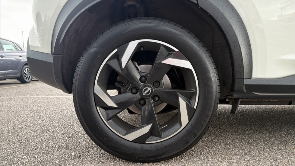 Nissan Juke 1.0 DiG-T 114 N-Connecta 5dr DCT Petrol Hatchback - Image 7
