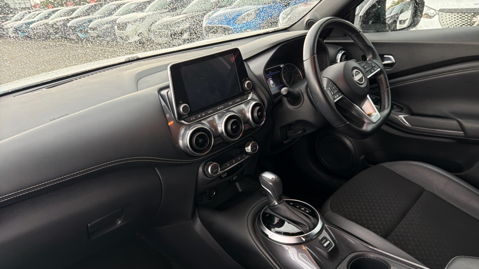 Nissan Juke 1.0 DiG-T 114 N-Connecta 5dr DCT Petrol Hatchback - Image 9