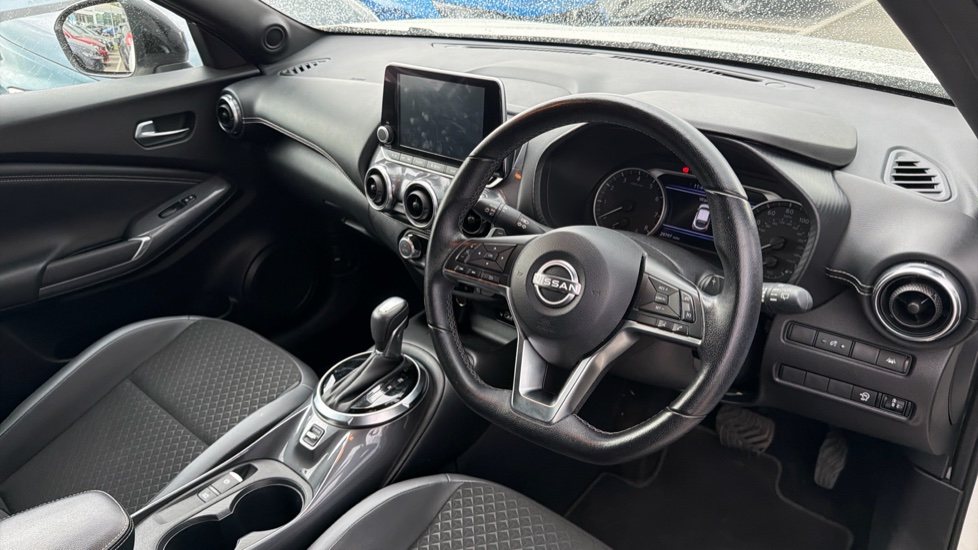 Nissan Juke 1.0 DiG-T 114 N-Connecta 5dr DCT Petrol Hatchback - Image 11