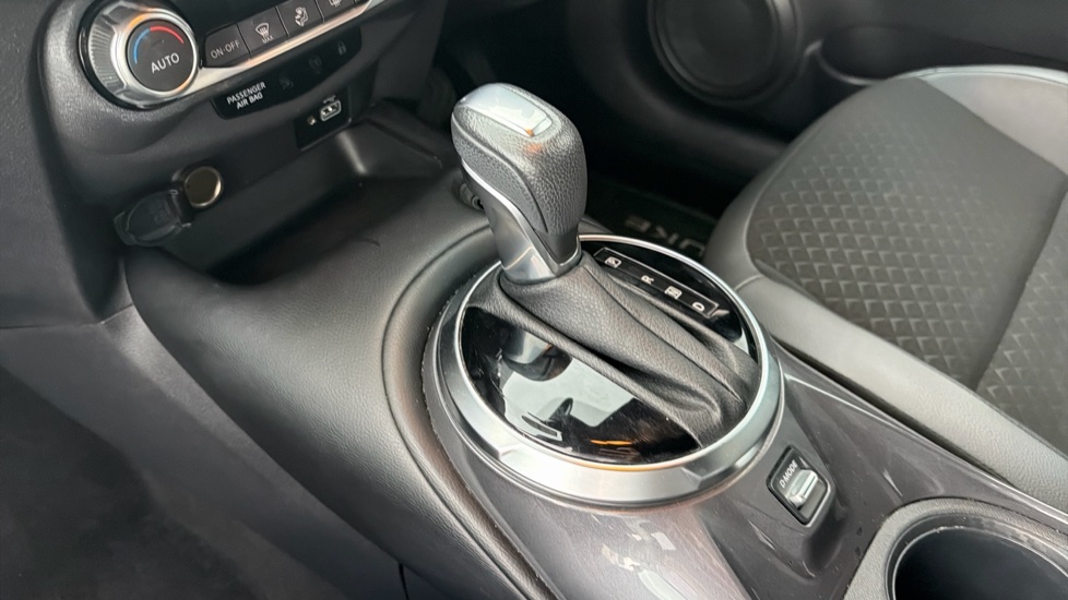 Nissan Juke 1.0 DiG-T 114 N-Connecta 5dr DCT Petrol Hatchback - Image 13