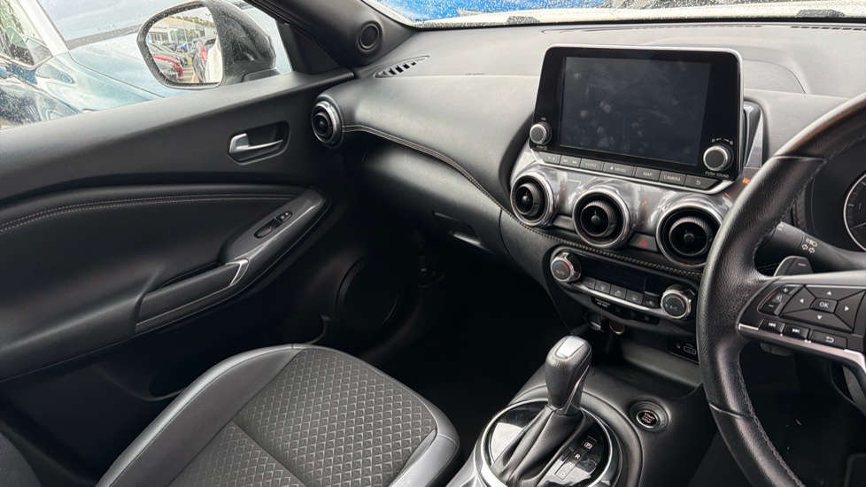 Nissan Juke 1.0 DiG-T 114 N-Connecta 5dr DCT Petrol Hatchback - Image 14