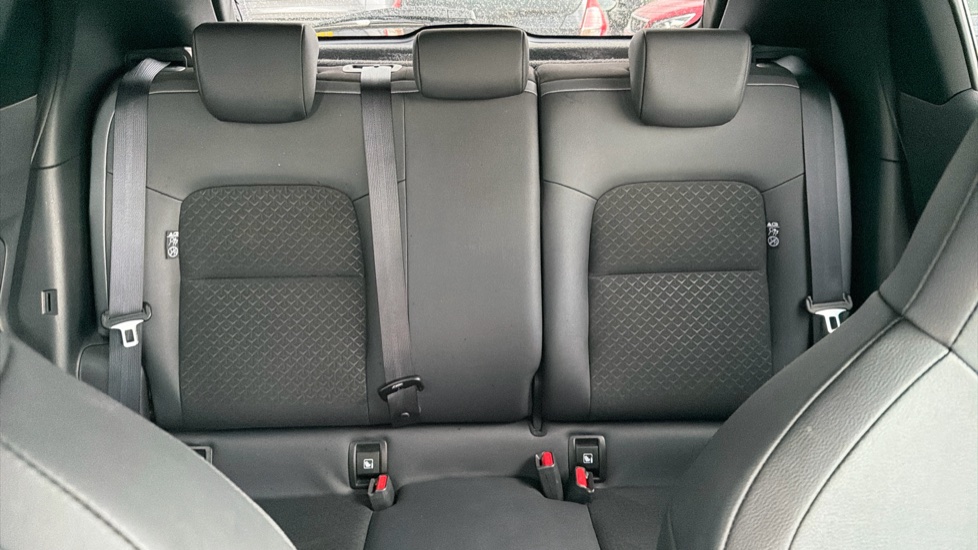 Nissan Juke 1.0 DiG-T 114 N-Connecta 5dr DCT Petrol Hatchback - Image 15