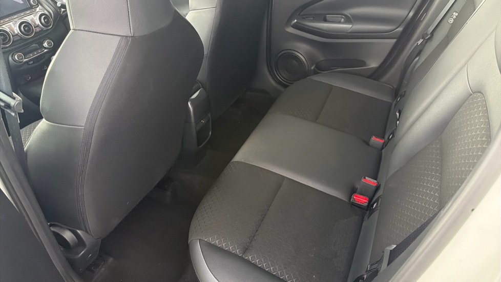 Nissan Juke 1.0 DiG-T 114 N-Connecta 5dr DCT Petrol Hatchback - Image 16