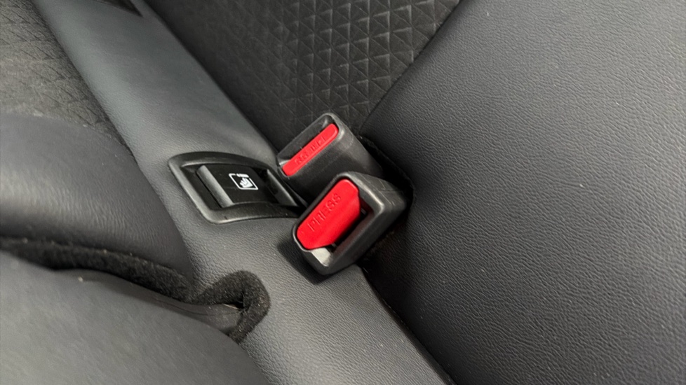 Nissan Juke 1.0 DiG-T 114 N-Connecta 5dr DCT Petrol Hatchback - Image 17