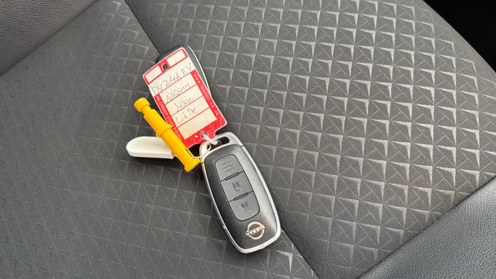 Nissan Juke 1.0 DiG-T 114 N-Connecta 5dr DCT Petrol Hatchback - Image 20