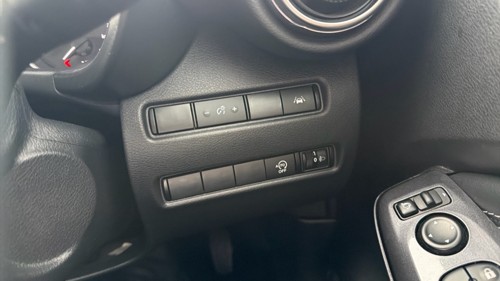 Nissan Juke 1.0 DiG-T 114 N-Connecta 5dr DCT Petrol Hatchback - Image 23
