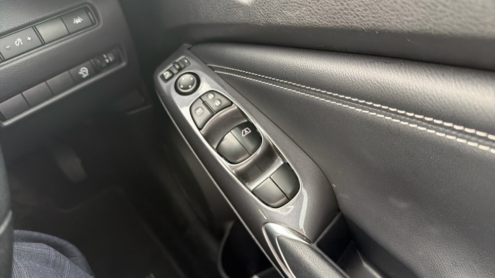 Nissan Juke 1.0 DiG-T 114 N-Connecta 5dr DCT Petrol Hatchback - Image 24