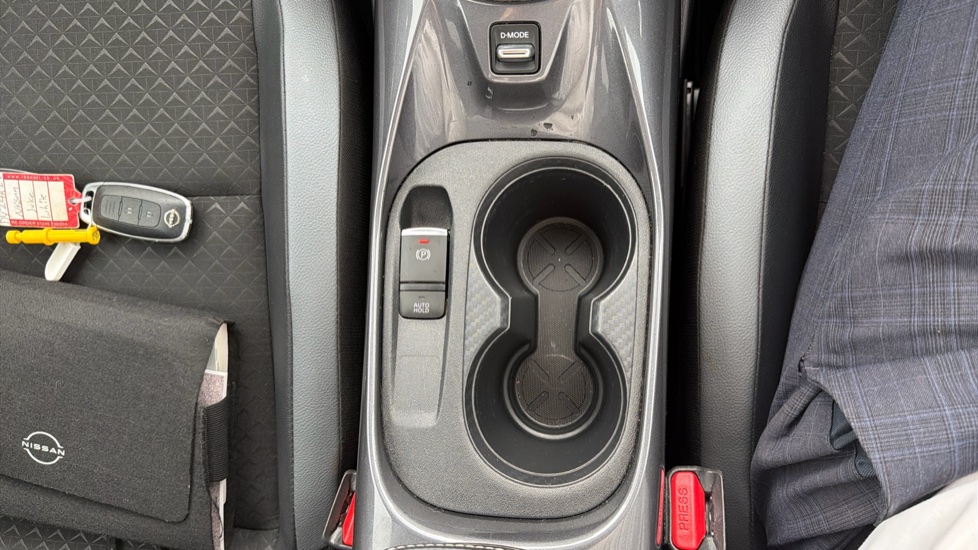 Nissan Juke 1.0 DiG-T 114 N-Connecta 5dr DCT Petrol Hatchback - Image 31