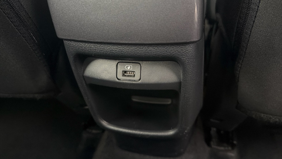 Nissan Juke 1.0 DiG-T 114 N-Connecta 5dr DCT Petrol Hatchback - Image 42