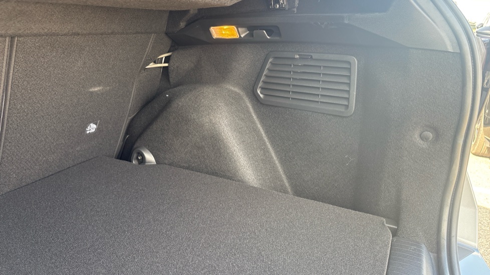 Citroen C3 Aircross 1.2 Hybrid [136] Max 5dr e-DCS6 Petrol Hatchback - Image 27