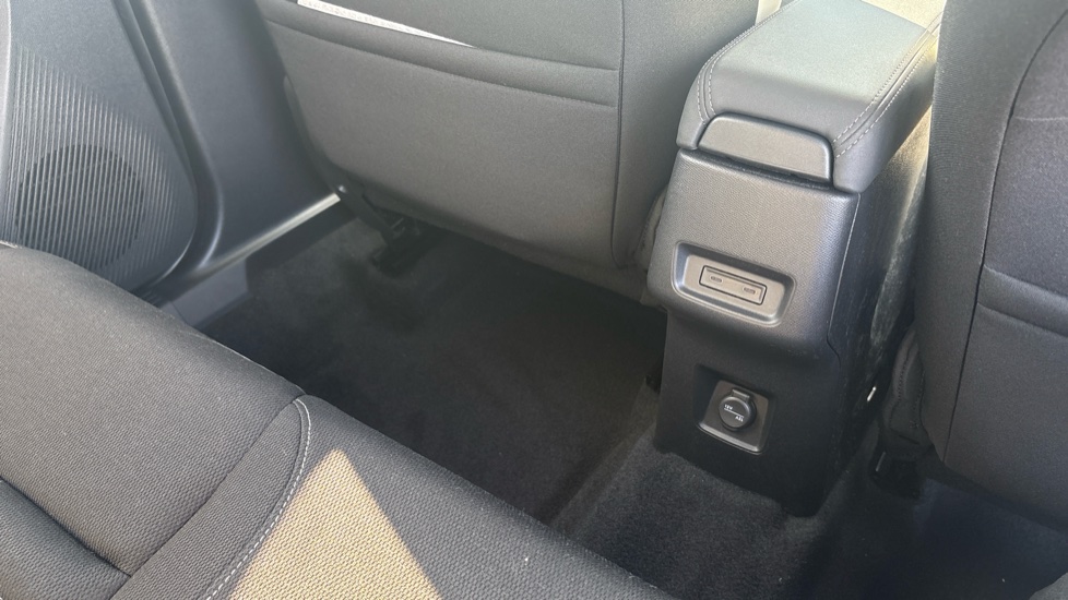 Citroen C3 Aircross 1.2 Hybrid [136] Max 5dr e-DCS6 Petrol Hatchback - Image 29