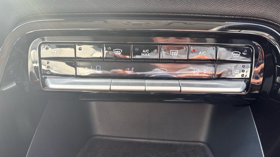 Citroen C3 Aircross 1.2 Hybrid [136] Max 5dr e-DCS6 Petrol Hatchback - Image 34