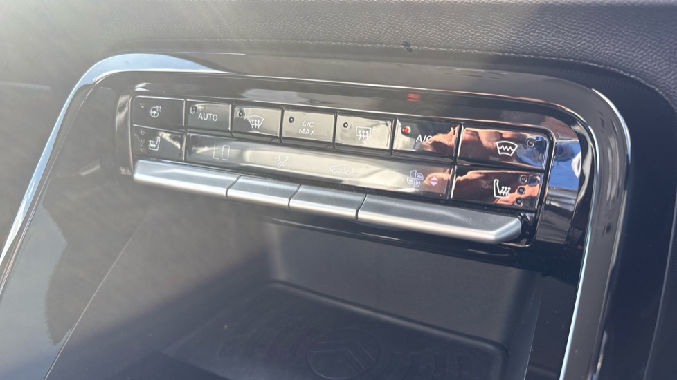 Citroen C3 Aircross 1.2 Hybrid [136] Max 5dr e-DCS6 Petrol Hatchback - Image 35