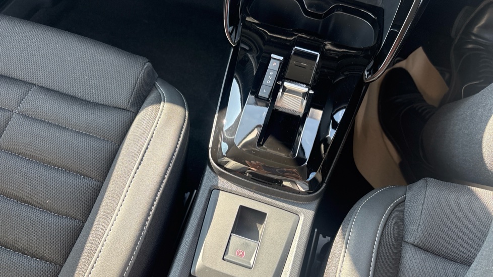 Citroen C3 Aircross 1.2 Hybrid [136] Max 5dr e-DCS6 Petrol Hatchback - Image 37