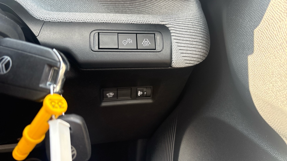 Citroen C3 Aircross 1.2 Hybrid [136] Max 5dr e-DCS6 Petrol Hatchback - Image 39