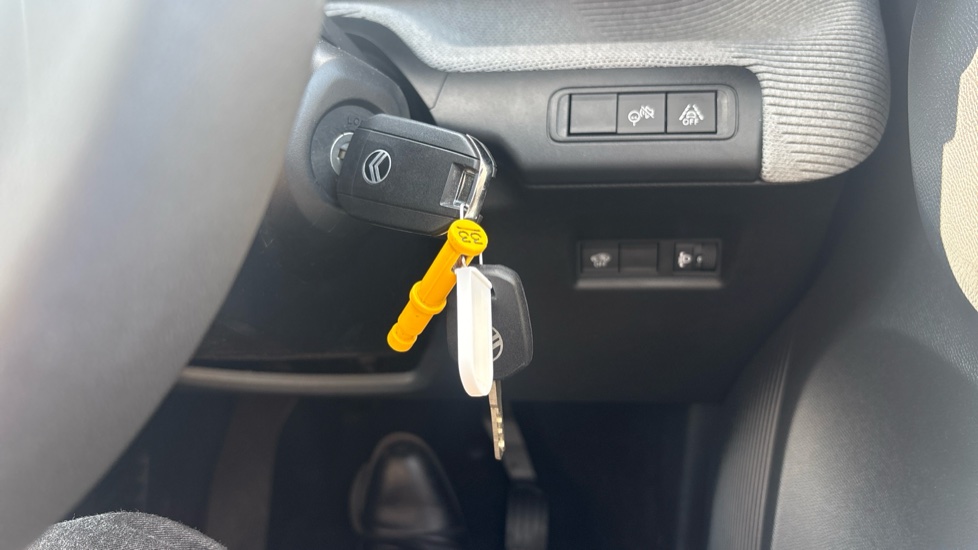 Citroen C3 Aircross 1.2 Hybrid [136] Max 5dr e-DCS6 Petrol Hatchback - Image 40