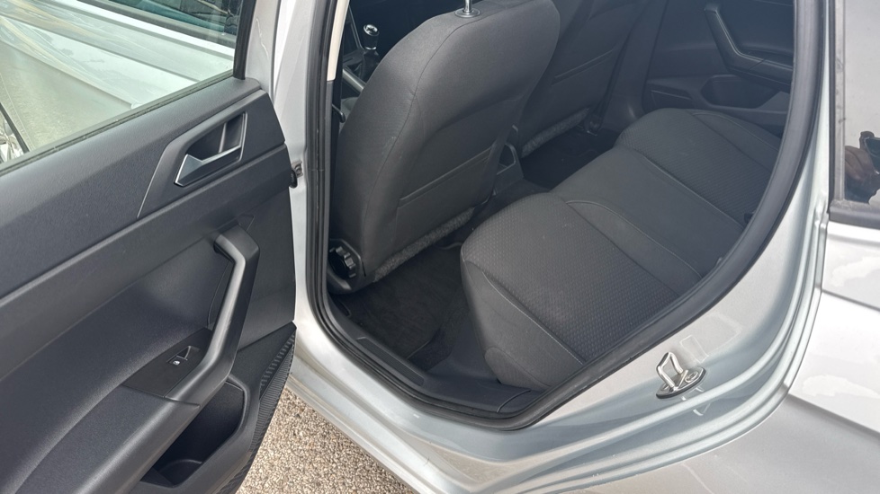 Volkswagen Polo 1.0 TSI 95 SE 5dr Petrol Hatchback - Image 28