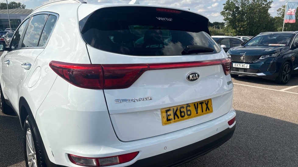 Kia Sportage 1.7 CRDi ISG 2 5dr Diesel Estate - Image 22