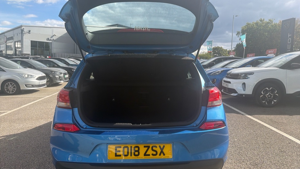 Hyundai i30 1.4T GDI SE Nav 5dr DCT Petrol Hatchback - Image 4