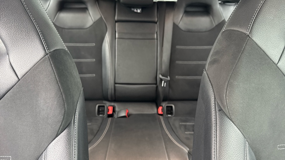 Mercedes-Benz A-Class A180d AMG Line Premium Plus Edition 5dr Auto Diesel Hatchback - Image 15
