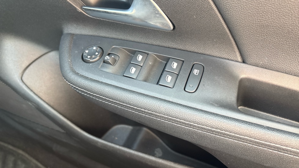 Vauxhall Mokka 115kW Ultimate 54kWh 5dr Auto Electric Hatchback - Image 32