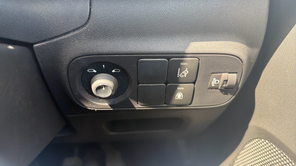 Citroen C3 1.2 PureTech 82 Flair 5dr Petrol Hatchback - Image 24