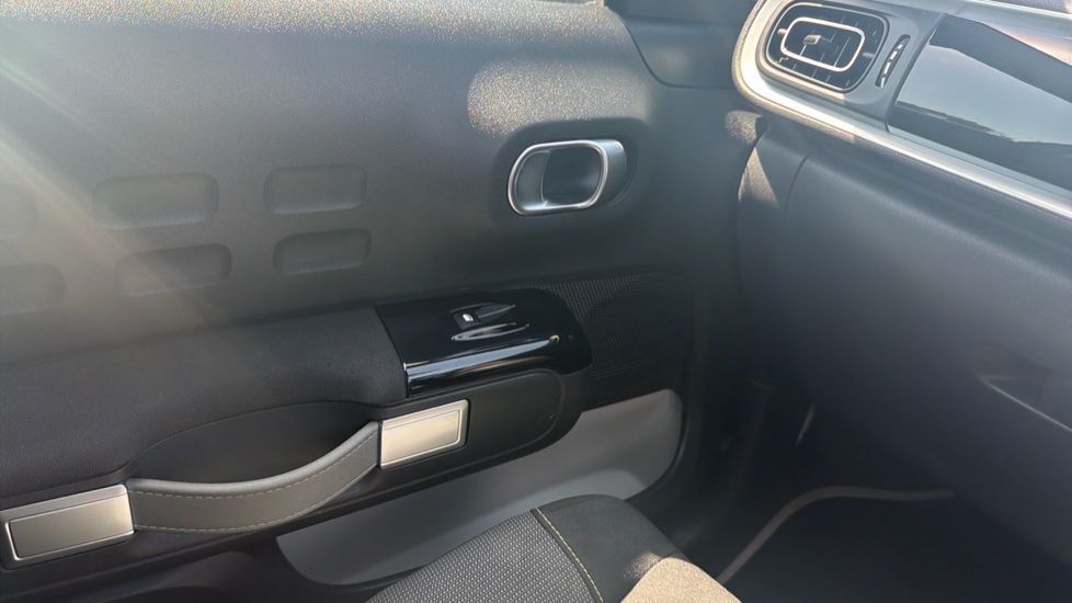 Citroen C3 1.2 PureTech 82 Flair 5dr Petrol Hatchback - Image 40