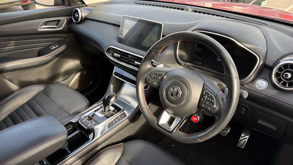 MG HS 1.5 T-GDI Exclusive 5dr DCT Petrol Hatchback - Image 11
