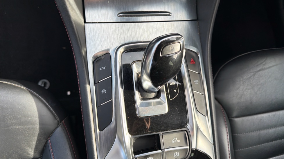MG HS 1.5 T-GDI Exclusive 5dr DCT Petrol Hatchback - Image 13